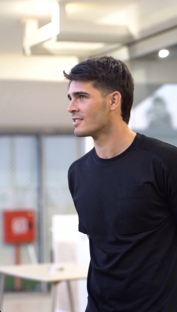 Από  τις αλάνες του Centro Bancario, στην Λεωφόρο. Ένα παιδί που ονειρεύεται να μας ξανακανει πρωταθλητές 🟢⚪️
Αργεντίνικη αλητεία, πράσινη φλόγα και ταπεραμέντο νικητή.⚽️
Bienvenido, Vicente Taborda 🇦🇷☘️
#paofc #panathinaikos