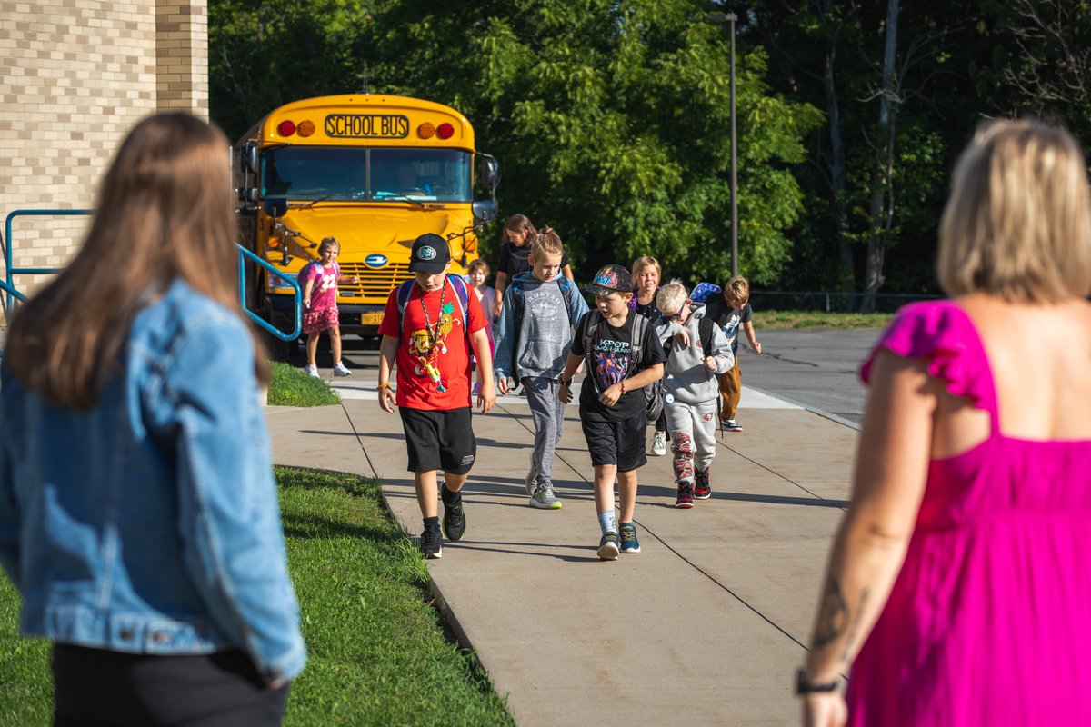 📷 Happy First Day of School! 📷
Lots of smiles and hugs as the students returned to Bloomfield Elementary! Welcome back--we're so glad you're here!
#BCSPROUD