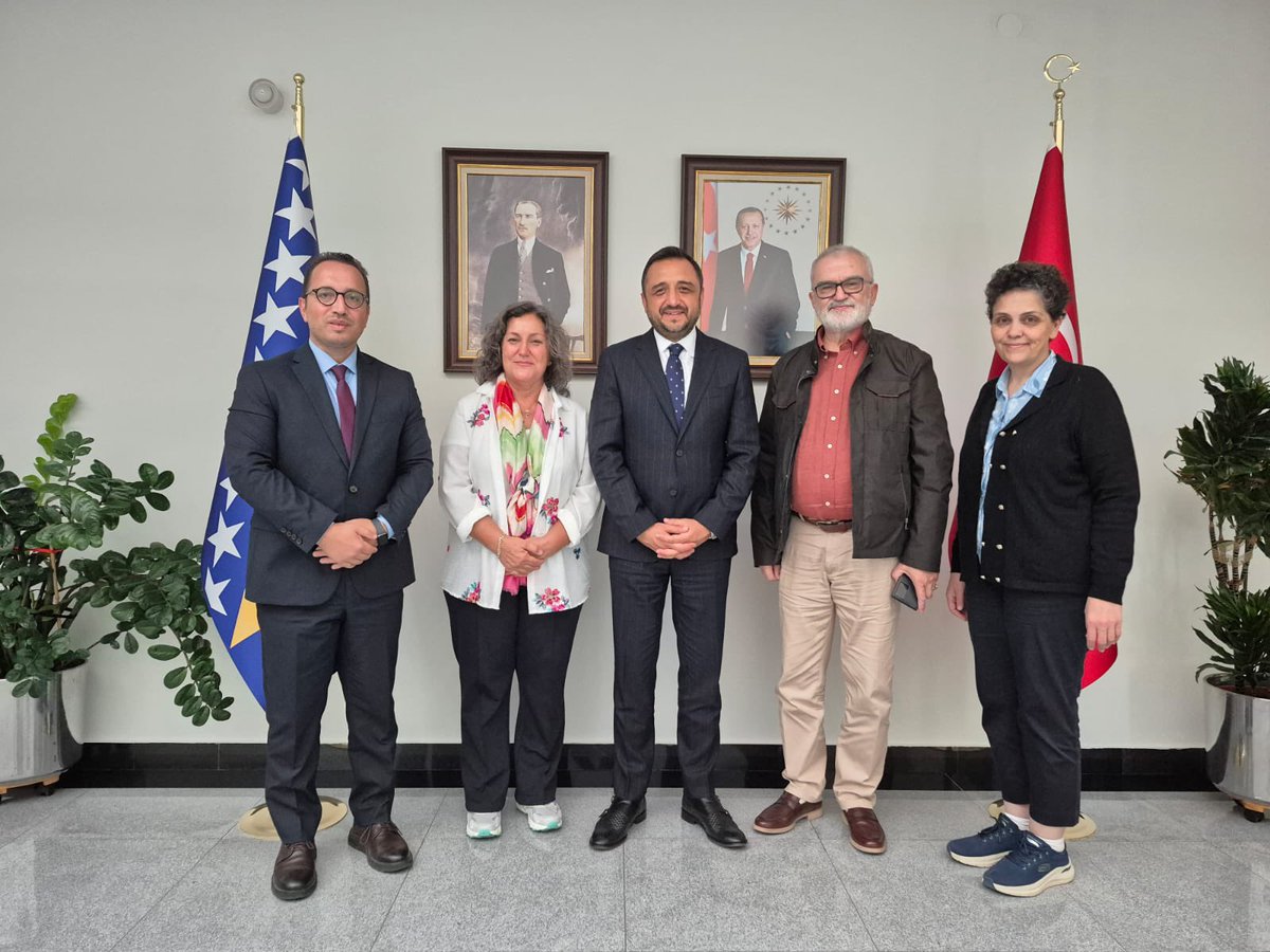 U našoj Ambasadi ugostili smo dr. Mustafu Tatcıja, istraživača i pisca, profesora na Univerzitetu Gazi, koji je, između ostalog, napisao brojna djela o klasičnoj turskoj književnosti, s posebnim naglaskom na Yunusa Emrea, kao i predstavnike Udruženja za istraživanje anadolijskih