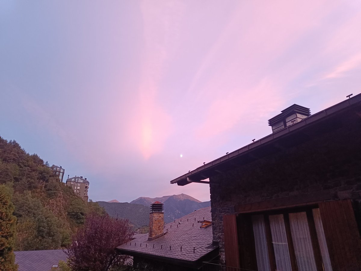 Quins colors ens regala el cel #andorra #meteo #capvespre #rosa