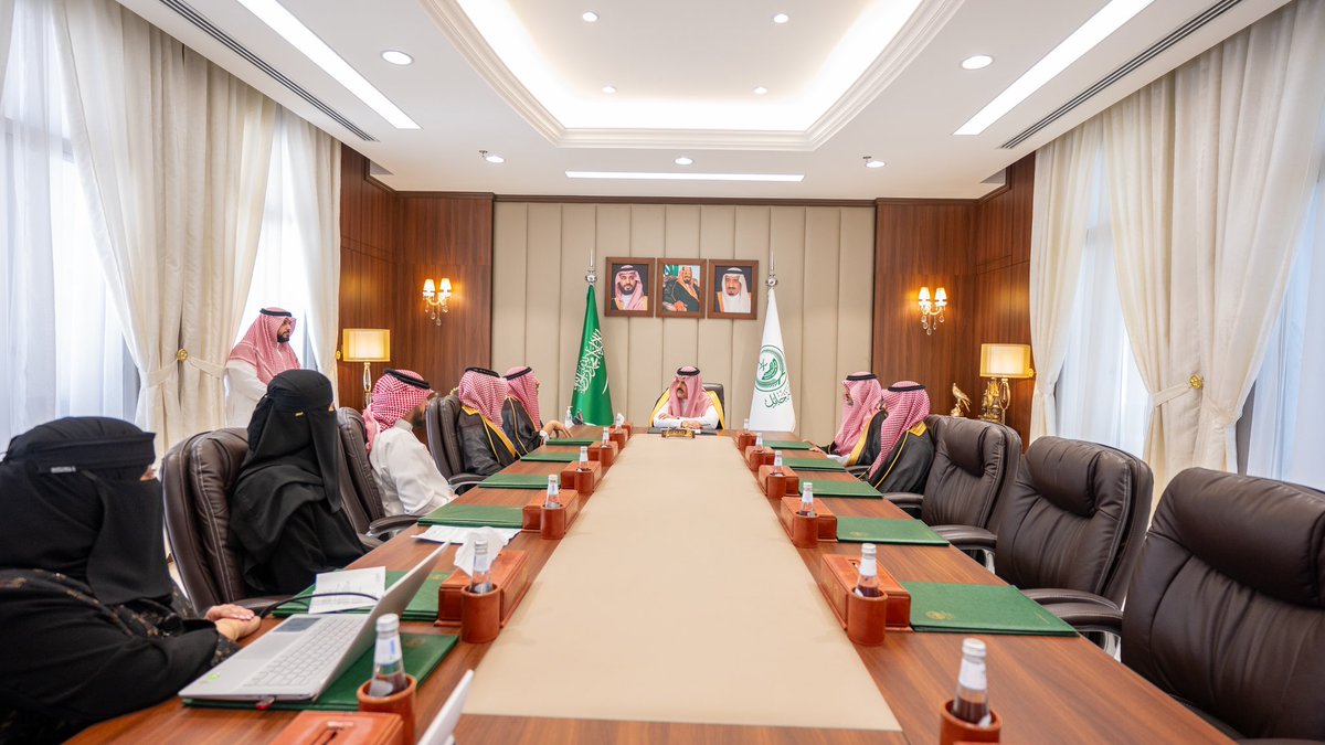 د. أحمد السلمي (@alsolami_md) on Twitter photo تشرفنا بلقاء صاحب السمو الملكي أمير منطقة حائل لاستعراض آخر التطورات في المستشفى السعودي الألماني بحائل <a href="/sghhail/">المستشفى السعودي الألماني حائل</a>.
كان اللقاء لحظة اعتزاز ومسؤولية، تجددت فيها عزيمتنا لمواصلة الارتقاء بخدماتنا الصحية بما يليق بأبناء المنطقة. تشرفنا بلقاء صاحب السمو الملكي أمير منطقة حائل لاستعراض آخر التطورات في المستشفى السعودي الألماني بحائل <a href="/sghhail/">المستشفى السعودي الألماني حائل</a>.
كان اللقاء لحظة اعتزاز ومسؤولية، تجددت فيها عزيمتنا لمواصلة الارتقاء بخدماتنا الصحية بما يليق بأبناء المنطقة.