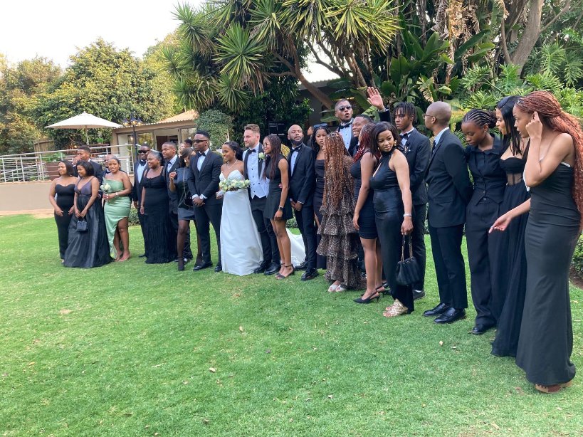 Lmao! Reminds of how overwhelmed the photographer was.. "okay its time for the brides family and cousins"
The unruly many people in question🤣🤣🤣
