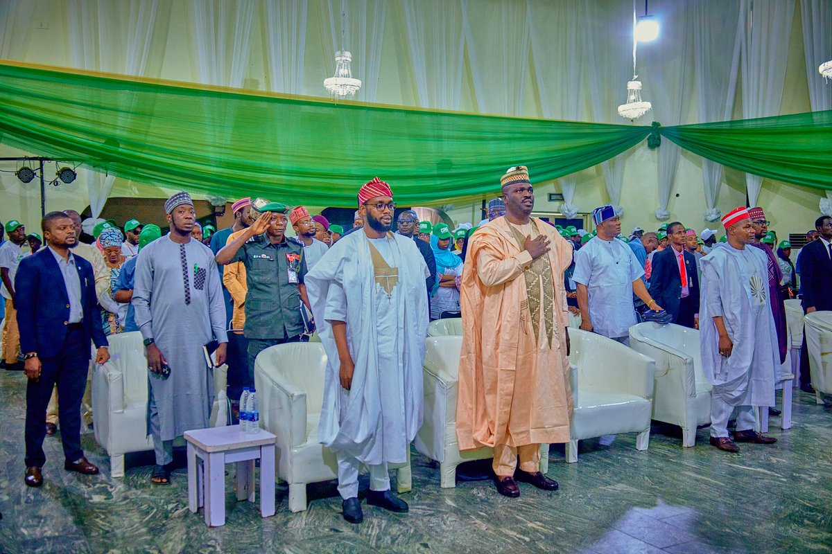 DahirMHashim's tweet image. Today, I had the honour of representing the Secretary to the State Government at the Closing Ceremony of the Presidential Compressed Natural Gas Initiative (PCNGI) Pilot Training Program in Kano.
This initiative is an important step in Nigeria’s clean energy transition, building…