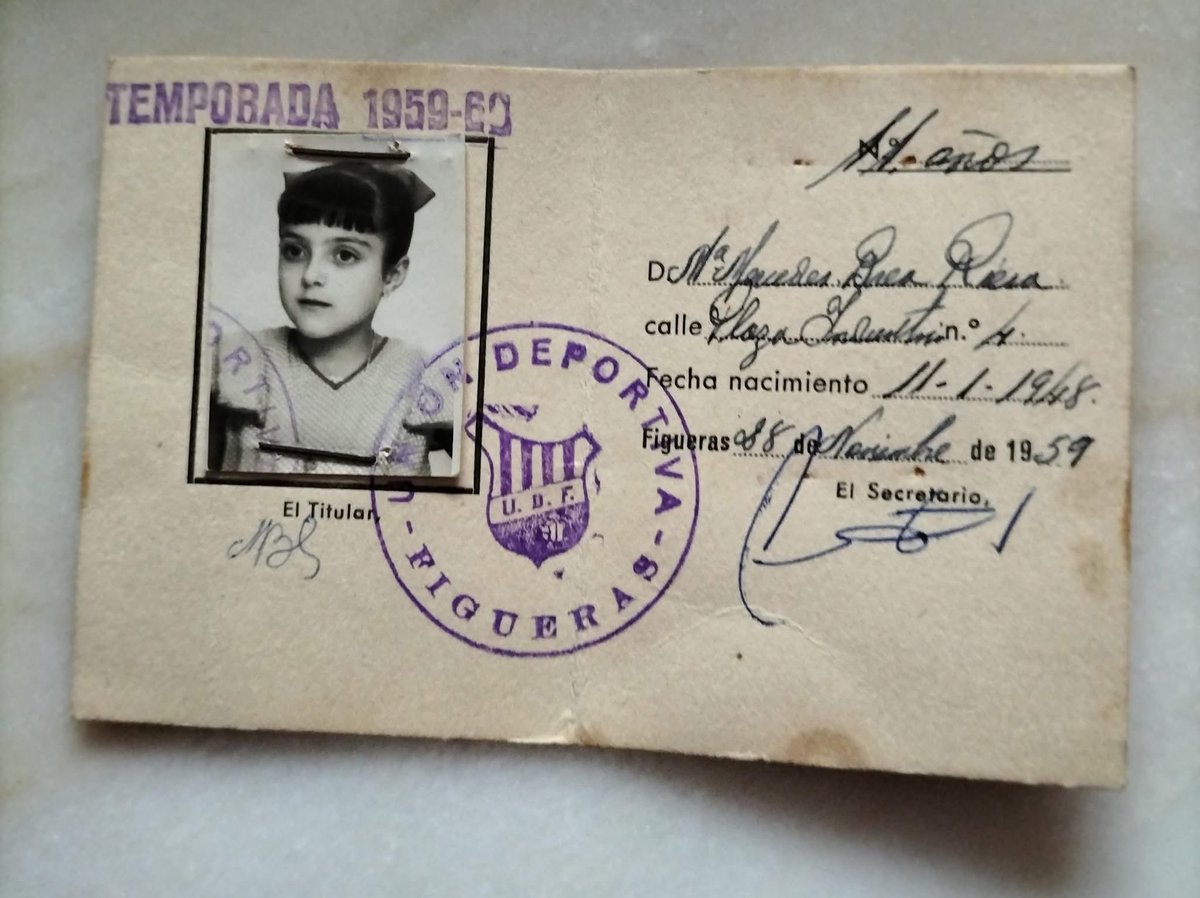 orgullfigueres's tweet image. La figuerenca M. Merced Brea Riera va compartir ahir a la nostra pàgina aquests dos bonics records de 1959, de quan va ser sòcia infantil de la @UEFigueres . Moltíssimes gràcies!
#UEFigueres #OrgulldeFigueres #Figueres