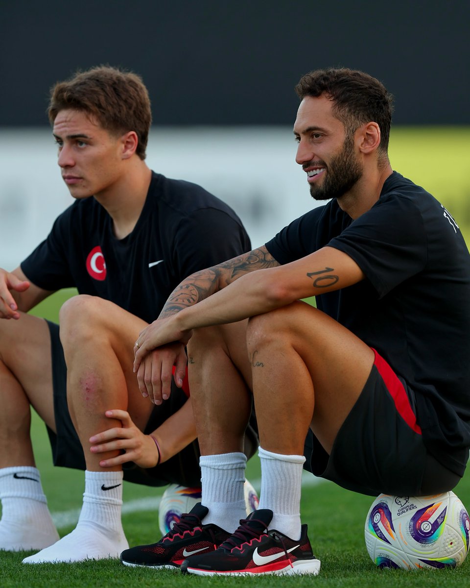 Bugünkü antrenmanda Hakan Çalhanoğlu.