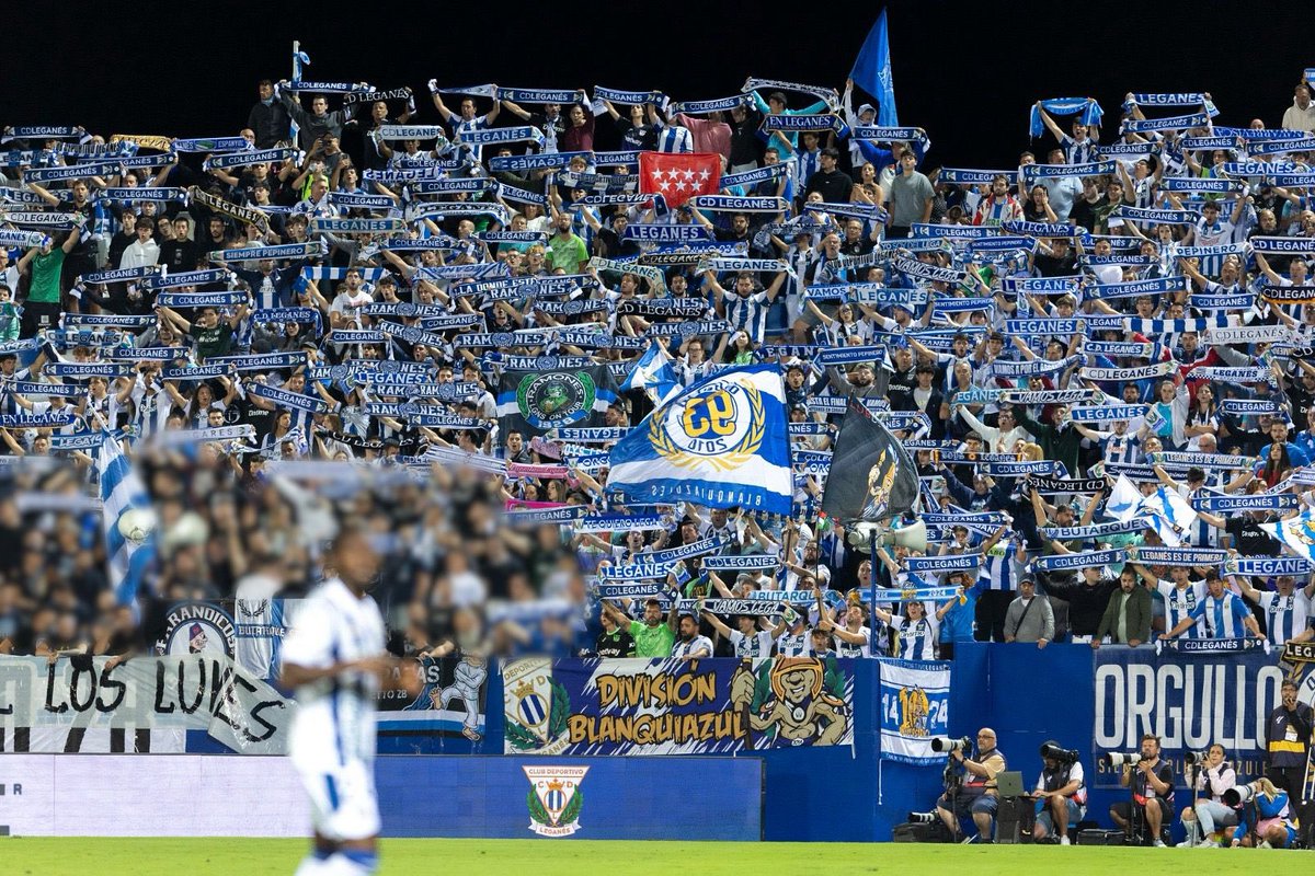 Ghetto28Ultras's tweet image. CD Leganés - Deportivo de La Coruña 

Un día mas, los drugos siguen sin fallar.

Lunes, 21:30 y pese a ello, Butarque respondió. Lo más valioso de un club reside en su aficion.

Continuaremos alzando  la voz por los derechos de la afición.

 ¡No al fútbol los lunes!