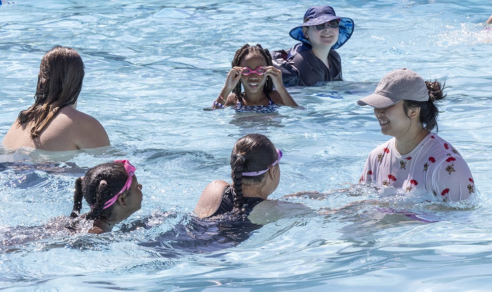 🏊 Reminder: starting today (9/2), the War Memorial Recreation Center will offer free Family Swim through the end of the month!

Check out the facility's pool schedule here - bit.ly/3WZmTHF