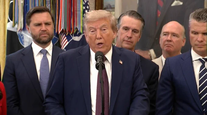 📉KOBEISSI: Trump riappare in livestream dopo una settimana di assenza per un annuncio importante