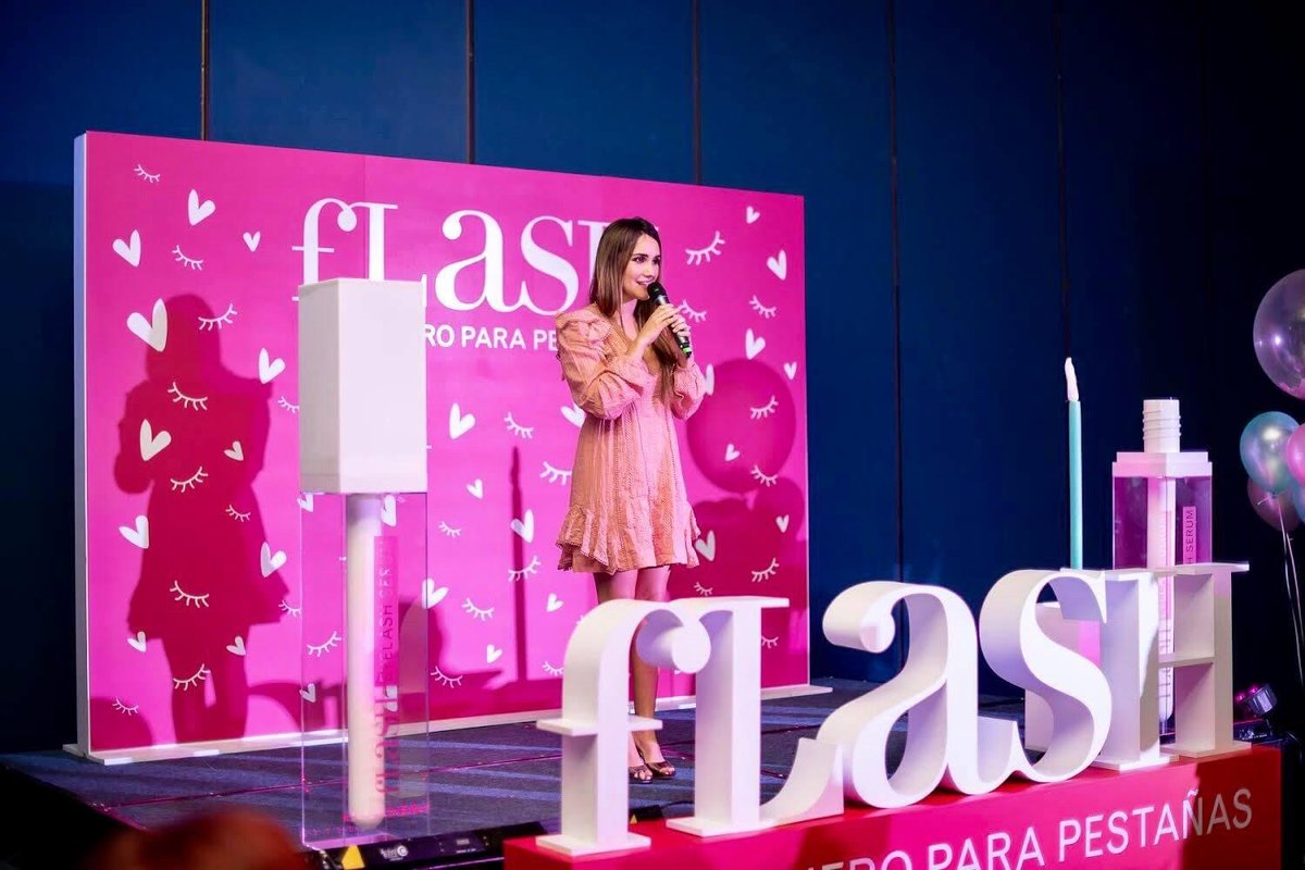 🔙 25.09.2019 <a href="/DulceMaria/">Dulce Maria</a> presente en el evento Mirada Flash 🩷✨