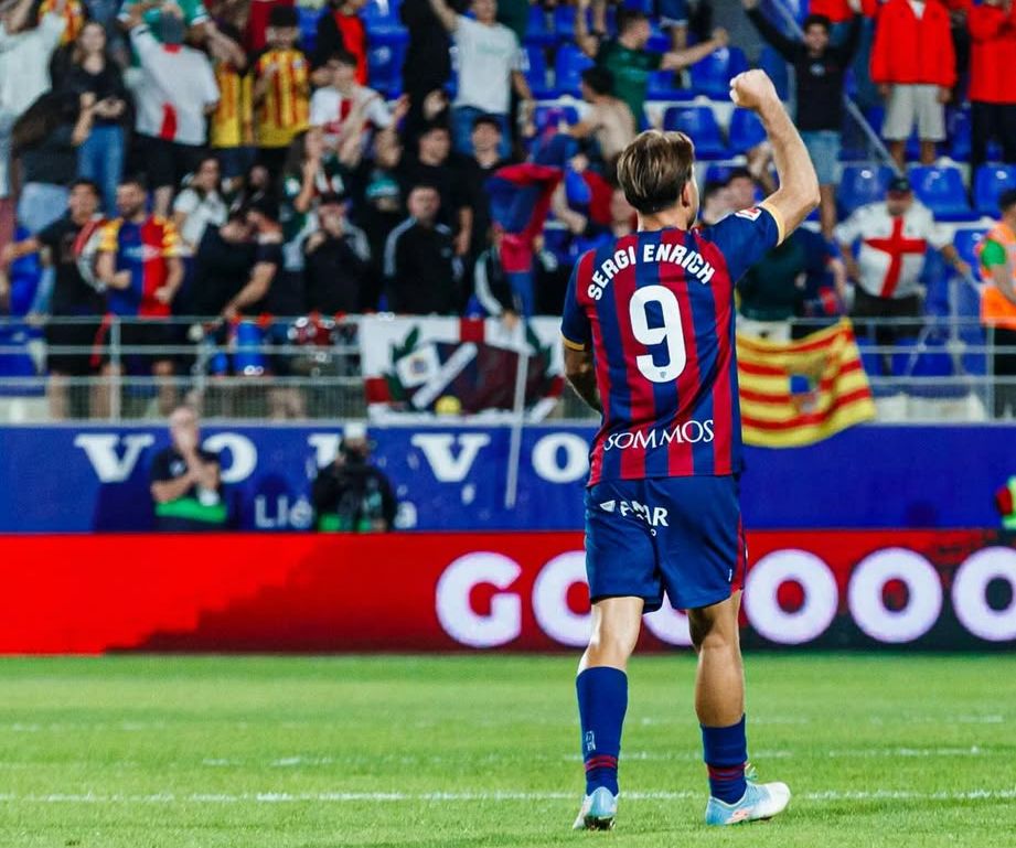 SD HUESCA-SD EIBAR. 

Cuando todo parecía terminado, la hinchada del Alto Aragón creyó y empujó al equipo a la victoria.
Los valores y la rasmia de una provincia que no rebla ni deja atrás a los suyos.

¡EQUIPO Y AFICIÓN! 💙❤️