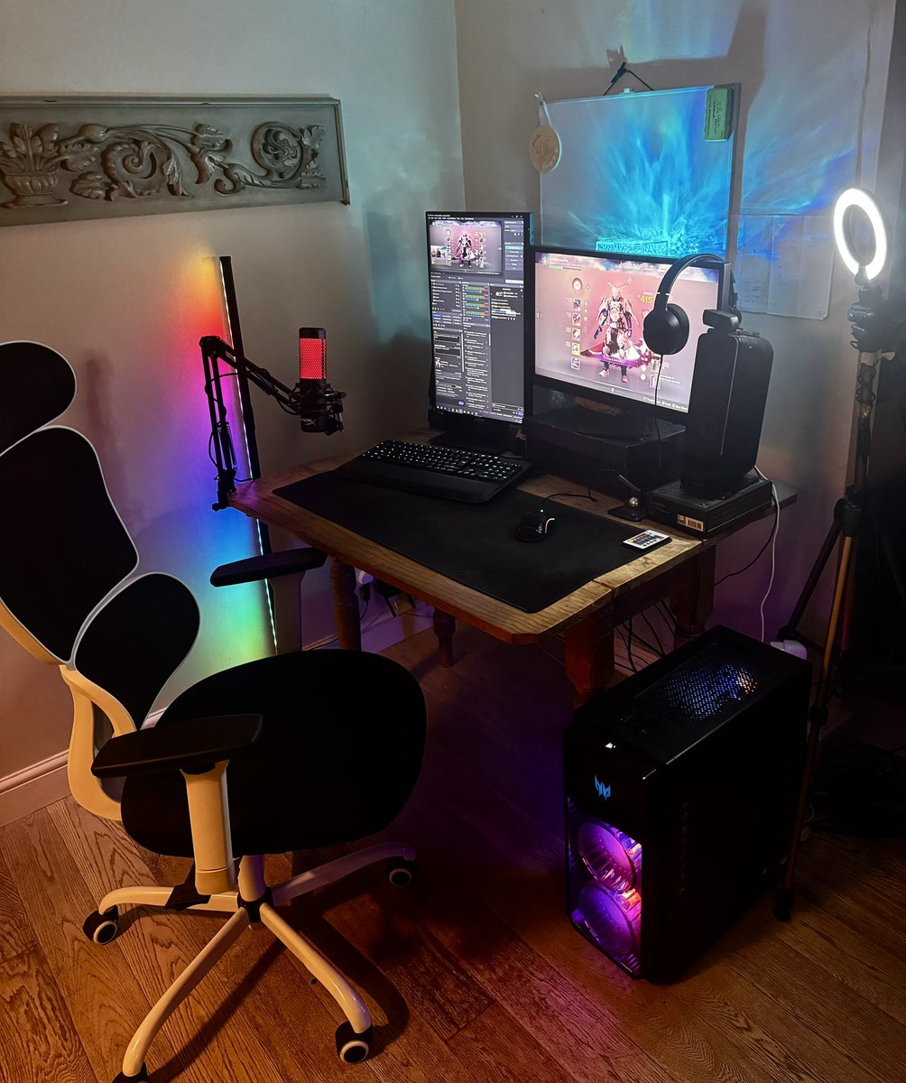 New streaming setup! Just moved stuff around and still yet to do cable management but I’m really happy with this!