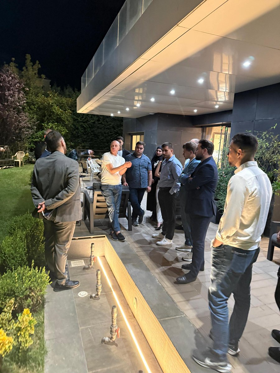 هاشمية يكرّم الفائزين من “بيروت للتنمية” و”إمكان” في “البرلمان الشبابي”: أنتم النموذج الحقيقي لأبناء الحريرية الوطنية

أقام رئيس جمعيتي “بيروت للتنمية” و”إمكان”، السيد أحمد هاشمية، عشاءً تكريمياً للفائزين في انتخابات البرلمان الشبابي، وذلك في دارته في بحمدون، بحضور عدد من أصدقاء