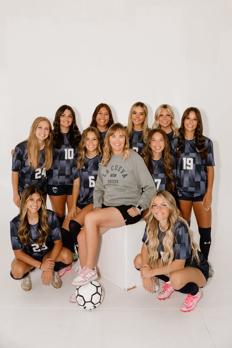 rileye505's tweet image. Last ride with the best team 🐻
#23 #seniors
#walc
@LCHSBearsSoccer 

Instagram- @deannenicolephotography
Facebook- Deanne Nicole Photography