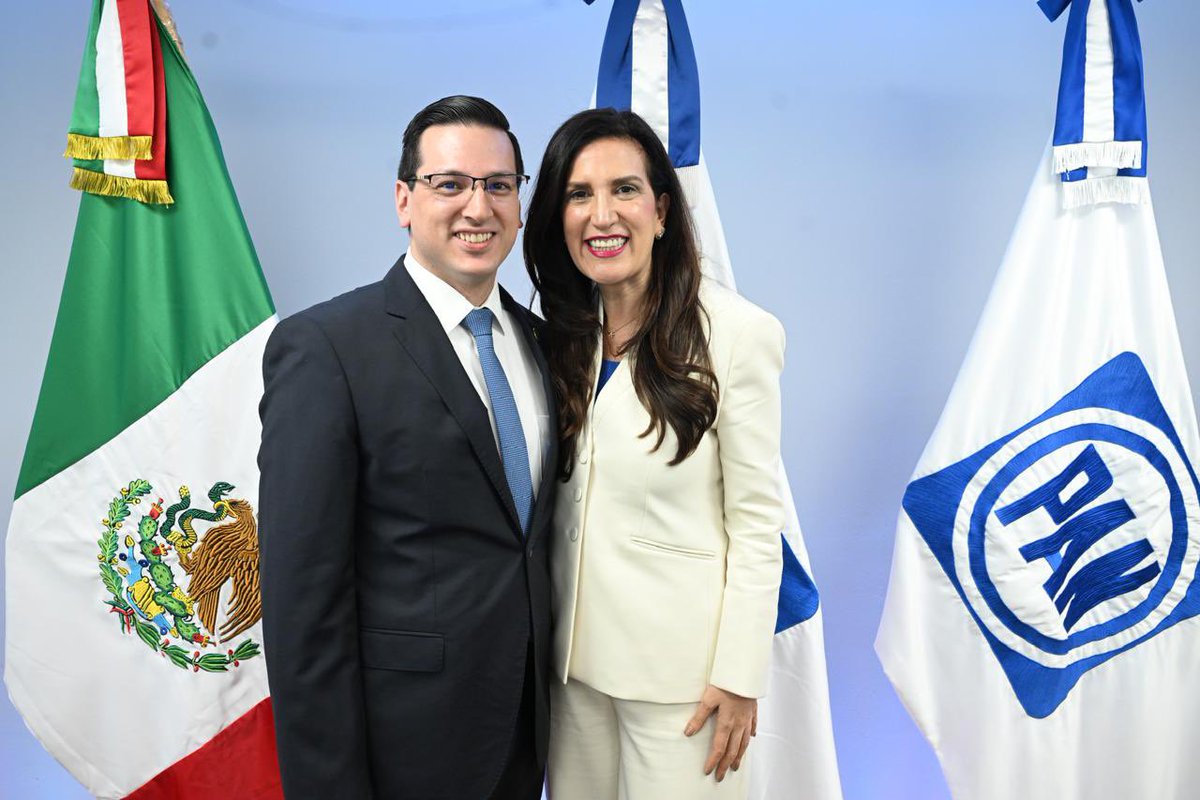 Felicidades a la Presidenta Kenia López-Rabadán, digna representante de Acción Nacional.

Como lo establece la ley, en este segundo año, en la Cámara de Diputados, la Presidencia estará en manos de la segunda fuerza política de este país: ACCIÓN NACIONAL.

En el PAN estamos