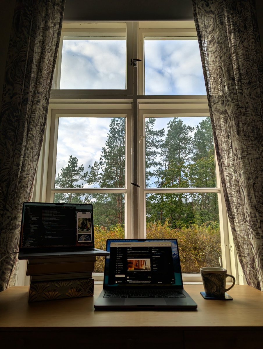 ProdCoder's tweet image. This week's setup away from home. Universal control for an extra screen is pretty cool