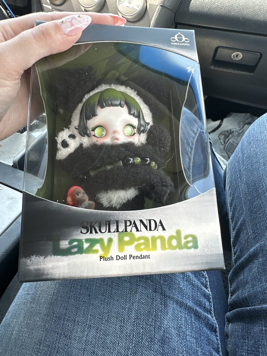 Megsliemoo's tweet photo. I call her my Billie Eilish skullpanda hehe https://t.co/oJUtVCAVSR