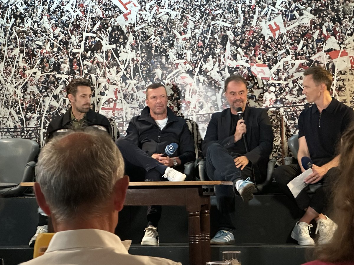 Nette Einladung von ⁦<a href="/cfbayern/">Christian Falk</a>⁩ zur Veröffentlichung seines neuen Buchs „Transfer-Insider“ mit Special Guest ⁦<a href="/LMatthaeus10/">Lothar Matthäus</a>⁩ im ⁦<a href="/StadionMuenchen/">Stadion an der Schleißheimerstraße</a>⁩