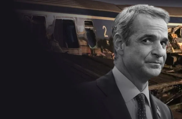 NMpogiopoulos's tweet photo. 1)  Η Πυροσβεστική παρέδωσε στον Ανακριτή του εγκλήματος των Τεμπών μια έκθεση αυτοψίας, χωρίς να περιμένει τα αποτελέσματα του Γενικού Χημείου του Κράτους! 
2) Ο Ανακριτής παρέλαβε την έκθεση και - χωρίς να περιμένει τα αποτελέσματα - έκλεισε την υπόθεση! 
3) Τα μιντιακά τσιράκια του καθεστώτος, μόλις παραδόθηκε η (ελλιπής) έκθεση, έσπευσαν να αναμεταδώσουν χιλιάδες φορές σε τηλεοράσεις, ραδιόφωνα και σάιτ "τέλος η πυρόσφαιρα"...
Και σήμερα; 
Σήμερα που ήρθαν τα αποτελέσματα του Γενικού Χημείου του Κράτους που επιβεβαιώνουν την εύρεση ξυλολίου σε 12 ακόμα δείγματα (έτσι συνολικά γίνονται 27 τα δείγματα στα οποία έχει ανευρεθεί ξυλόλιο) είναι απλώς Τρίτη βράδυ κι όλα καλά...
Αυτό το λένε "κάθαρση", "αναζήτηση της αλήθειας", "αριστεία" και όχι ΣΥΓΚΑΛΥΨΗ, ΜΠΑΖΩΜΑ και ΕΓΚΛΗΜΑ.
https://t.co/fKz6Apux1R