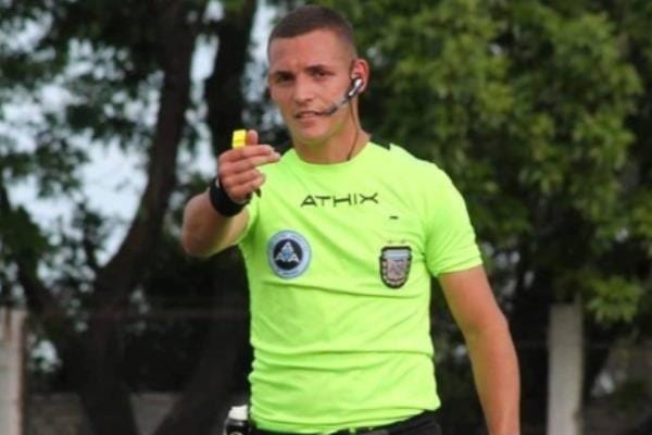 Desde <a href="/afa/">AFA</a>  dieron a conocer los encargados de arbitrar el partido del próximo viernes entre <a href="/CASMOficial/">Club Atlético San Martín</a>  visitando a <a href="/Colegiales1908/">Club Atletico Colegiales</a> 

Árbitro: Daniel Zamora
Asistente 1: Agustín Méndez
Asistente 2: Sebastián Pumetti
Cuarto árbitro: Julián Jeréz