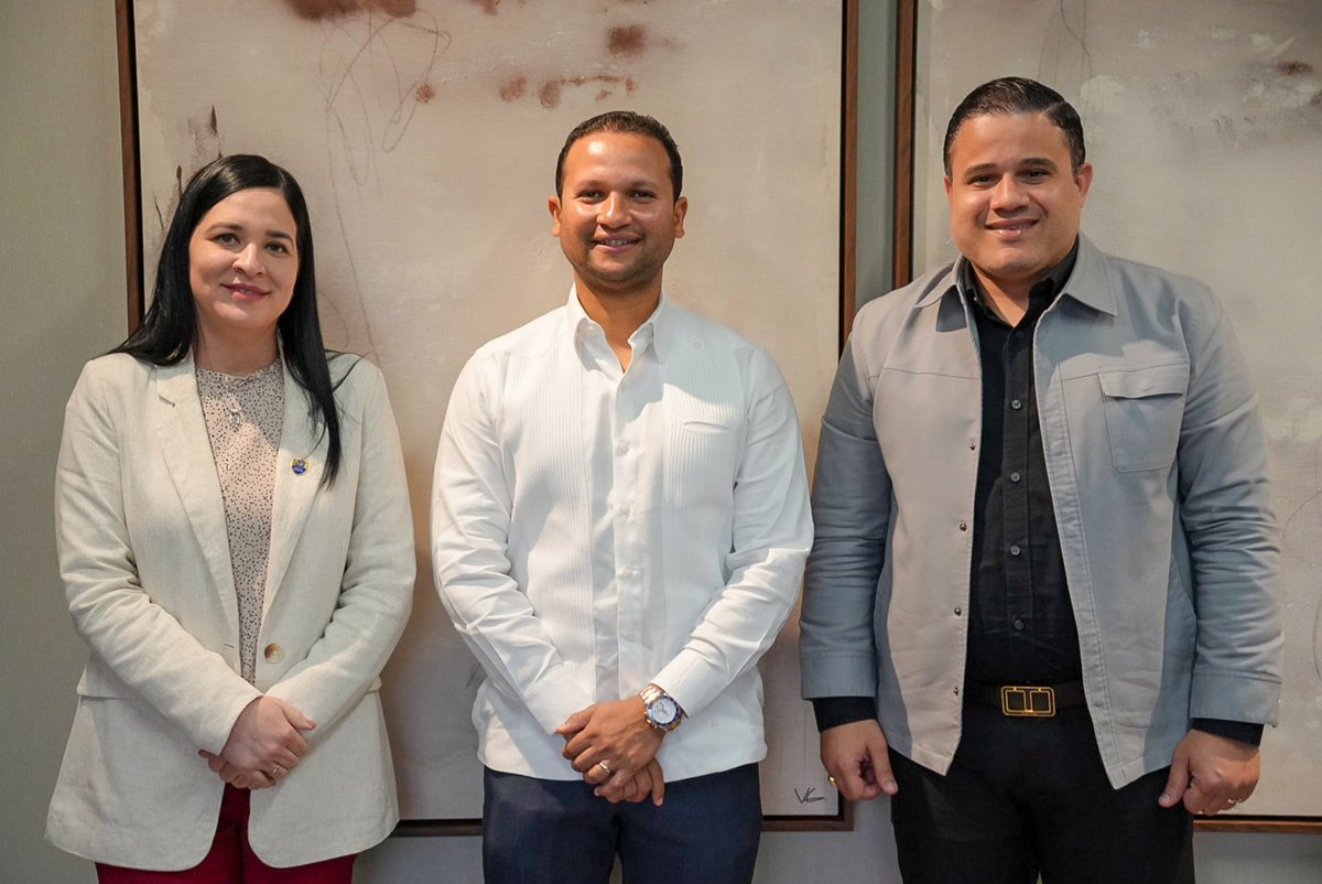INDOCALRD's tweet photo. Hoy nos reunimos con la Asociación Nacional de Productores de Asfalto (ANPRAS) para fortalecer lazos de cooperación y dar seguimiento al acuerdo que impulsará la calidad, certificación y capacitación en el sector del asfalto e infraestructura vial.🤝
#INDOCAL #CalidadParaTodos https://t.co/JVb2ijme5r