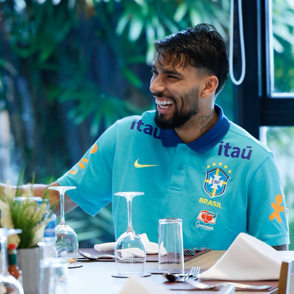 Aquele sorrisão de quem voltou pra <a href="/CBF_Futebol/">brasil</a> 😁

📸 Rafael Ribeiro/CBF