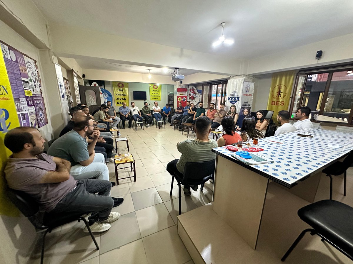 Yeni eğitim öğretim yılını değerlendirmek üzere iş yeri temsilcilerimizle toplandık. 
<a href="/egitimsen/">Eğitim Sen</a> <a href="/yuksekovaegitim/">Yüksekova Eğitim Sen</a>