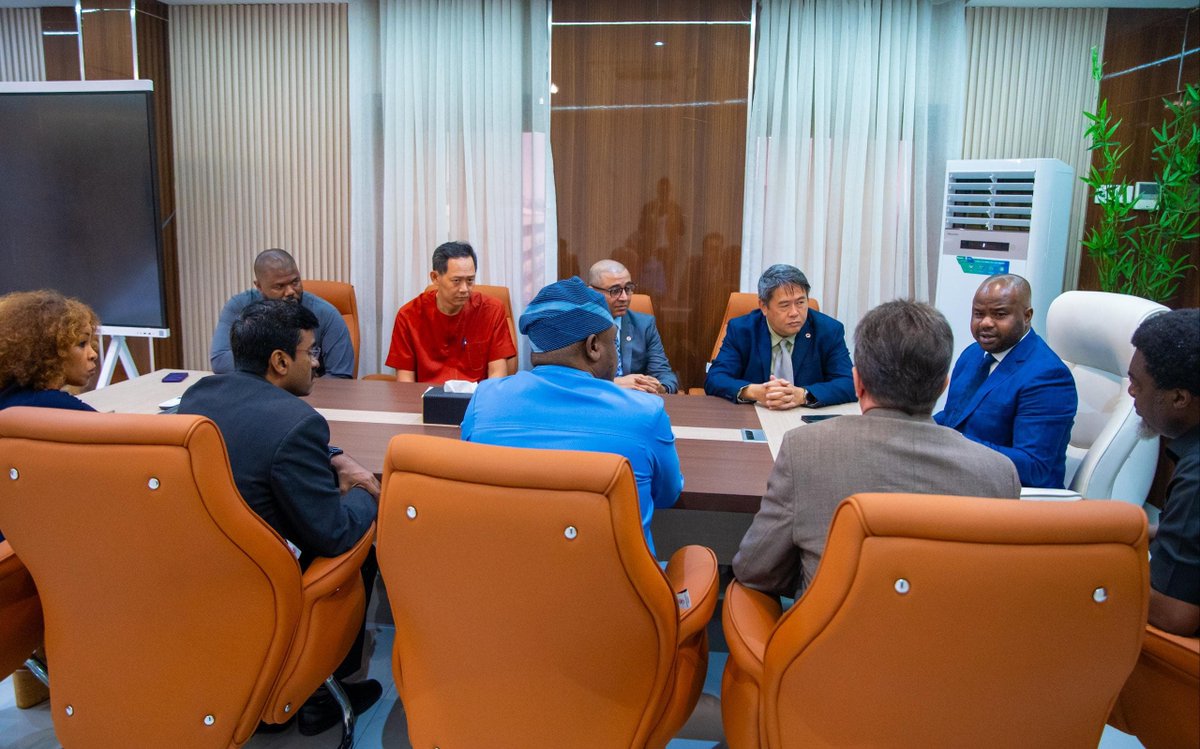 The ECFIRS, Zacch A. Adedeji PhD, today hosted the National Single Window team and their partners, CrimsonLogic, at the FIRS Headquarters.

CrimsonLogic, a wholly-owned subsidiary of PSA International, is a leading global technology company renowned for driving innovation to