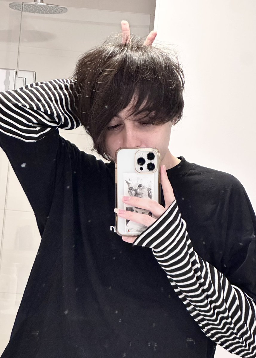 How to find me at EF ✨

✅ Meow
❌ Bark

#Eurofurence #EF29