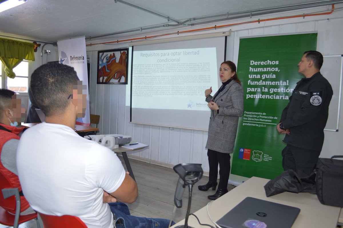 📍Copiapó | Condenados privados de libertad en la cárcel de Copiapó pertenecientes al Centro de Educación y Trabajo reciben charla de la Defensora Penitenciaria, Viviana Luco y la Jefa de Estudios, Violeta Villalobos sobre requisitos para optar a beneficios intrapenitenciarios.