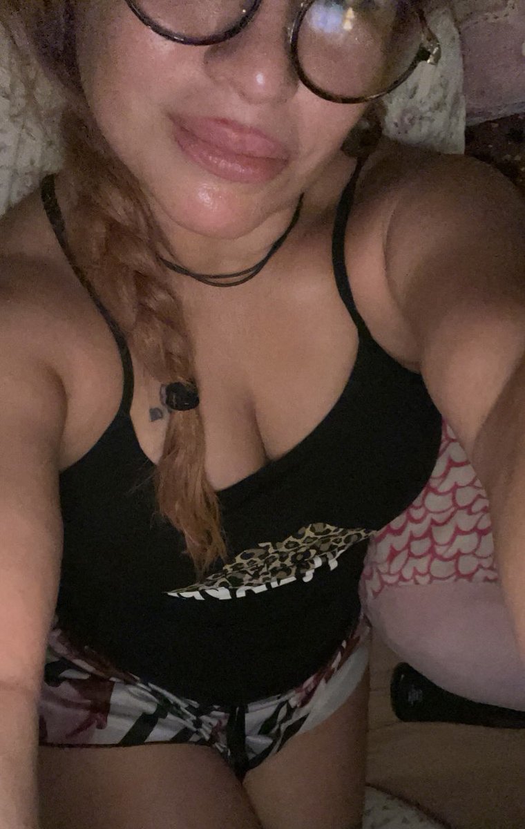 PAREJA para ahorita martes 2 de septiembre en moteles de constitución ; pára Inter o ver y ser vistos. Estaremos de 3pm a 6pm. Mándennos DM o escríbannos aqui.