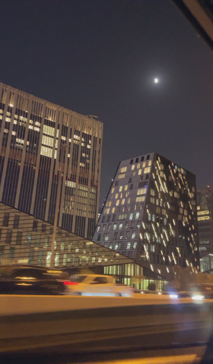 vxwz0's tweet image. يومي