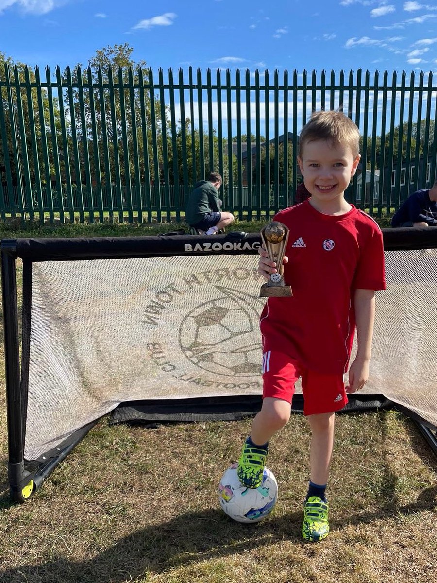 This weeks little legend on the pitch was Edrick! Smiles, skills, and determination all round made it an easy choice for our mini kicker of the week 👏🏼🧡 #grassrootsfootball