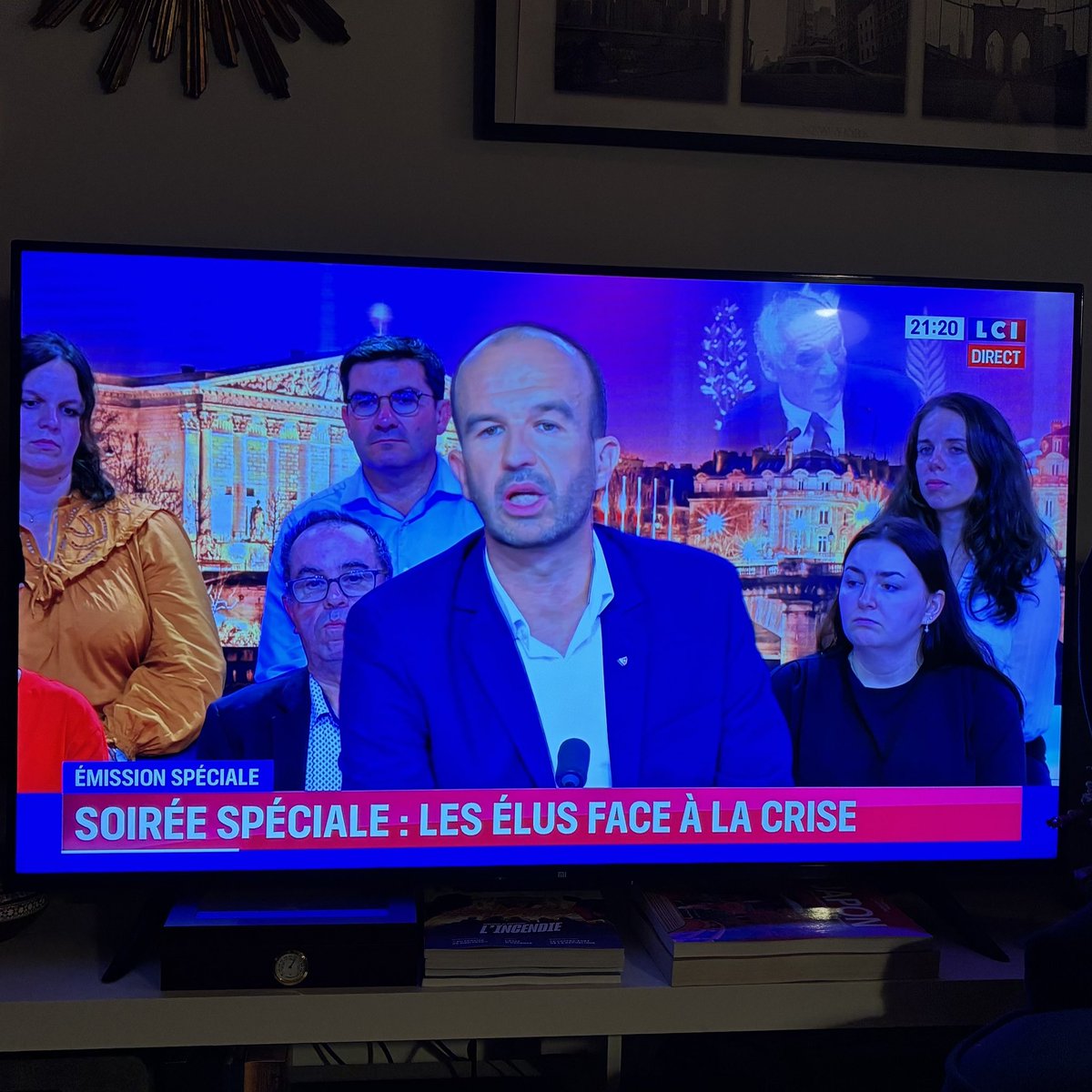 #Bompard qui salue les forces de l’ordre, sur LCI, suite aux dramatiques événements de Marseille ! 
Mais qu’en pense <a href="/Aurelientache/">Aurélien Taché</a> ? Alors la Police tue ? Ou protège ? C’est quoi la ligne de LFI ? 
#sioupléappelezmeluch ! 
#jdcjdr