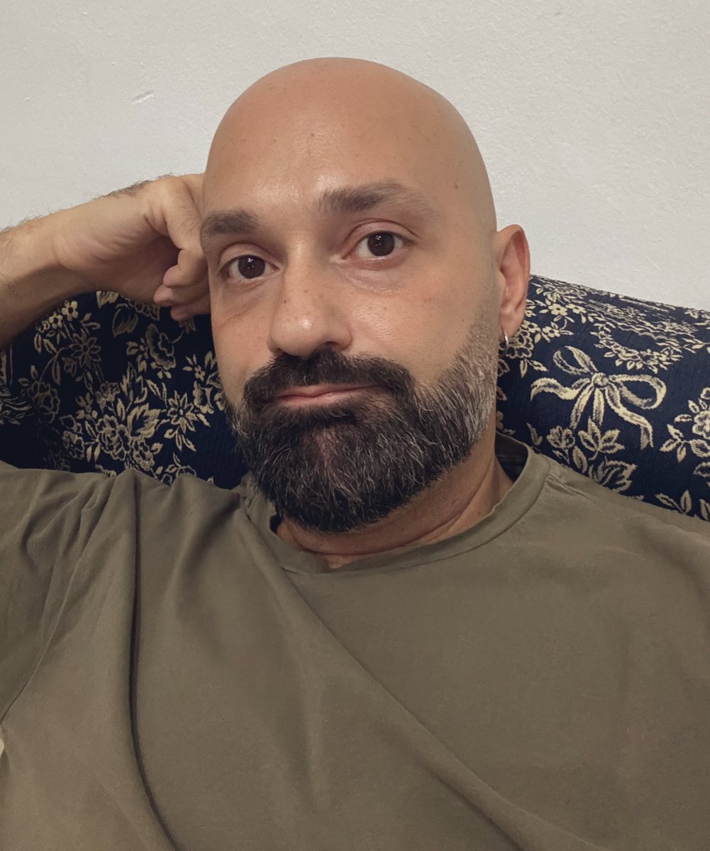 Oloap89's tweet photo. Annoiato 😐 qualche serie tv o film da vedere? https://t.co/59z1WMxsm5