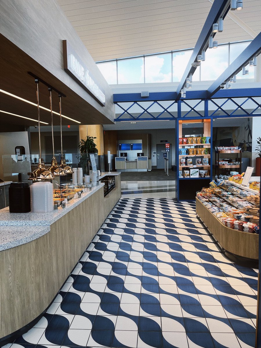 owroot's tweet photo. AIRPORT REVIEW

Grand Rapids, MI (GRR)

A beautiful, clean airport. Security takes about 10 minutes and then once you’re through, it basically feels like one big lounge. 

Ample seating, quiet, peaceful. https://t.co/2TJeBP4AcV