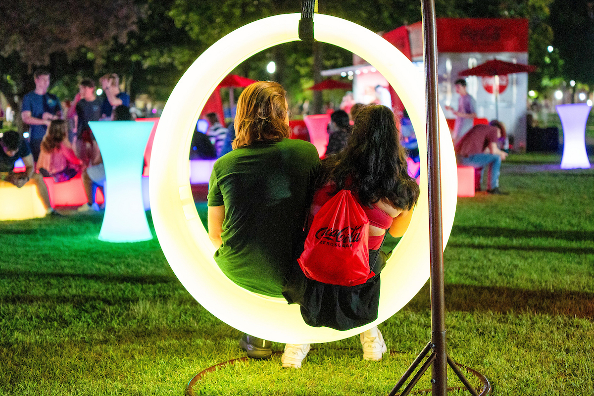 UofAlabama's tweet image. Hey #Bama 👋 We&apos;ve had the time of our lives with you these past few weeks! From #ScriptA to Bama Jam, we hope you had the chance to meet new people &amp;amp; have FUN 🤩 Find yourself in the full photo album 📸 → go.ua.edu/3HH0Vo5