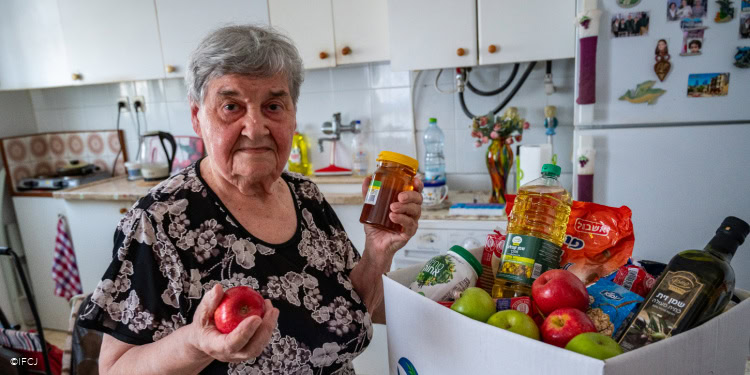 Yulia is one of several recipients of The Fellowship's food box distribution for Rosh Hashanah.  

Read more at: ifcj.org/news/stories/s…
