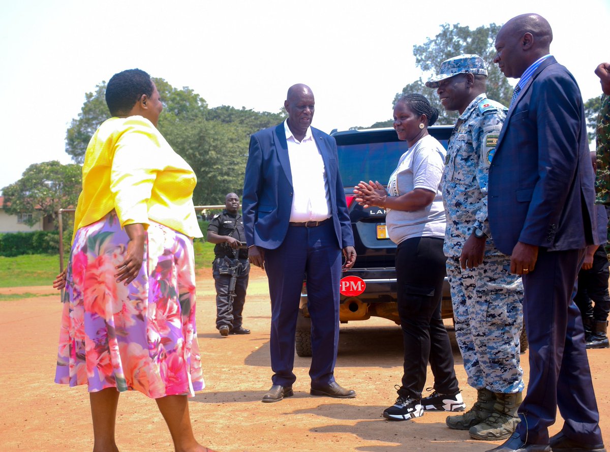 NPCPatriots's tweet photo. Rt. Hon. Robinah Nabbanja delivered a lecture of opportunity to over 1,000 secondary teachers from Greater Ankole,undergoing an ideological orientation at Ntare School.
She encouraged them to love Uganda, serve with pride, and view teaching as a calling. https://t.co/ySCU1k4llw