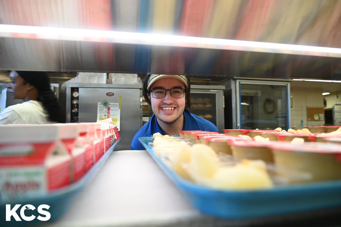 Thanks to a partnership with Project SEARCH and KCS Operations, students with disabilities are gaining valuable on-the-job experience and building bright futures! Read about how this inspiring program is making a difference on Hall Pass: bit.ly/ProjectSEARCHx…
