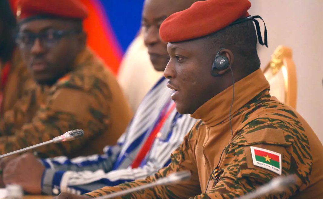 #RDC… 

Tout Burkinabè qui posera des actes contre les intérêts du Faso en intelligence avec des Burkinabè, étrangers ou états étrangers sera désormais déchu de sa nationalité. Loi adoptée hier par l’assemblée, qui doit être promulguée par le président Ibrahim Traoré.

À quand