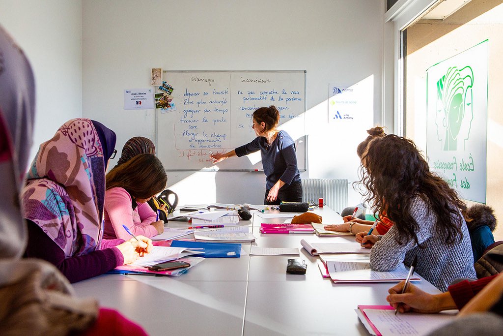 🚨 L’acteur Tom Holland va ouvrir une école 100% gratuite en Angleterre qui rivalisera avec les meilleures écoles privées du pays ! 

Super-héros 👏🏼