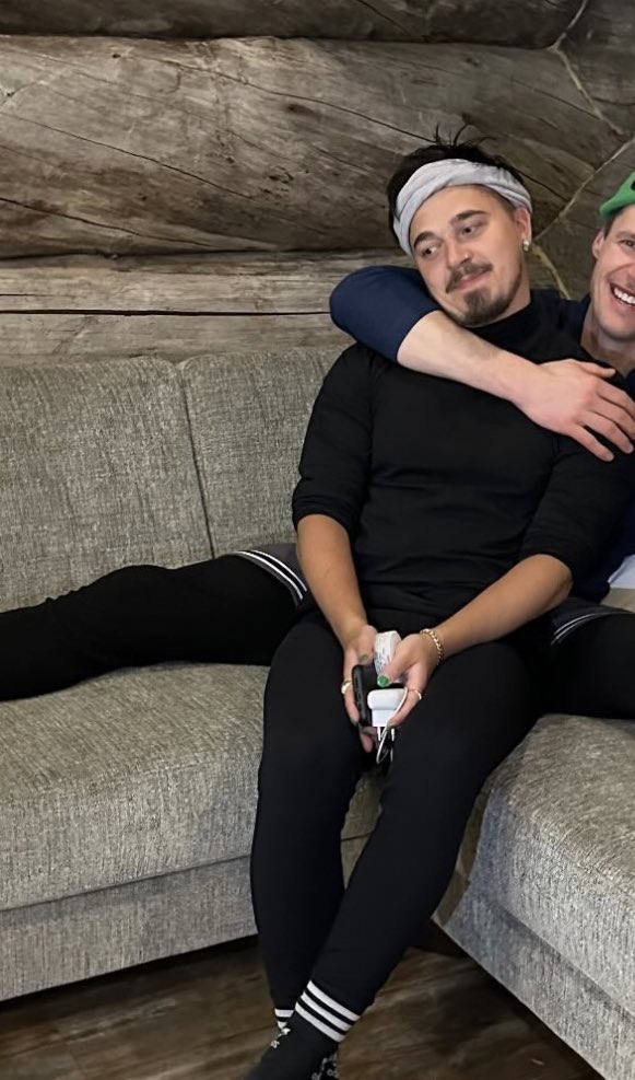 ****