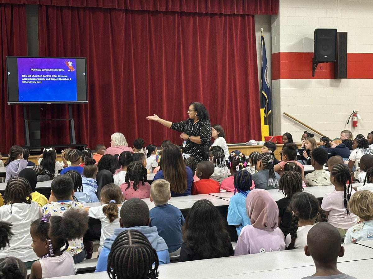 VDOE_News's tweet photo. On day 2 of class in @RoanokeSchools, administrators reviewed expectations with students and teachers were already bringing high-quality, engaging instruction to life! Welcome back to school! 🎒📚✏️#Back2SchoolVA https://t.co/PtyZnk7OcF