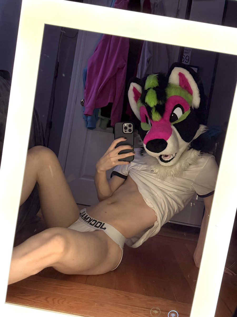 come give me rubs for #tummytuesday