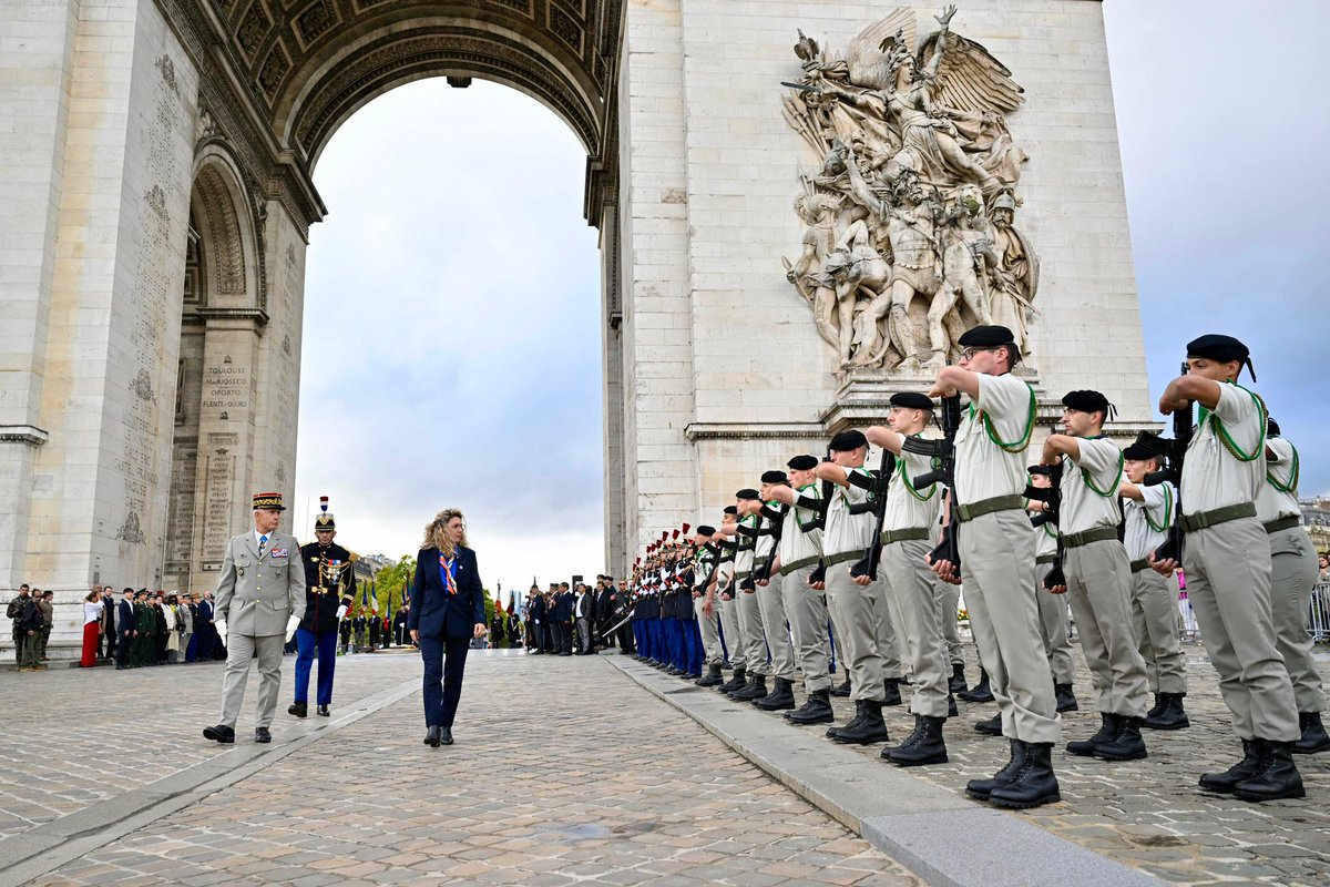 Le 2 septembre 1945, sur le pont du Missouri, quelques signatures mirent fin à la guerre la plus terrible de l’histoire.

80 ans plus tard, Norbert Piras a ravivé la flamme sous l’Arc de Triomphe.
À 18 ans, il rejoignait l’Armée d’Afrique.
À Monte Cassino, il affrontait l’enfer