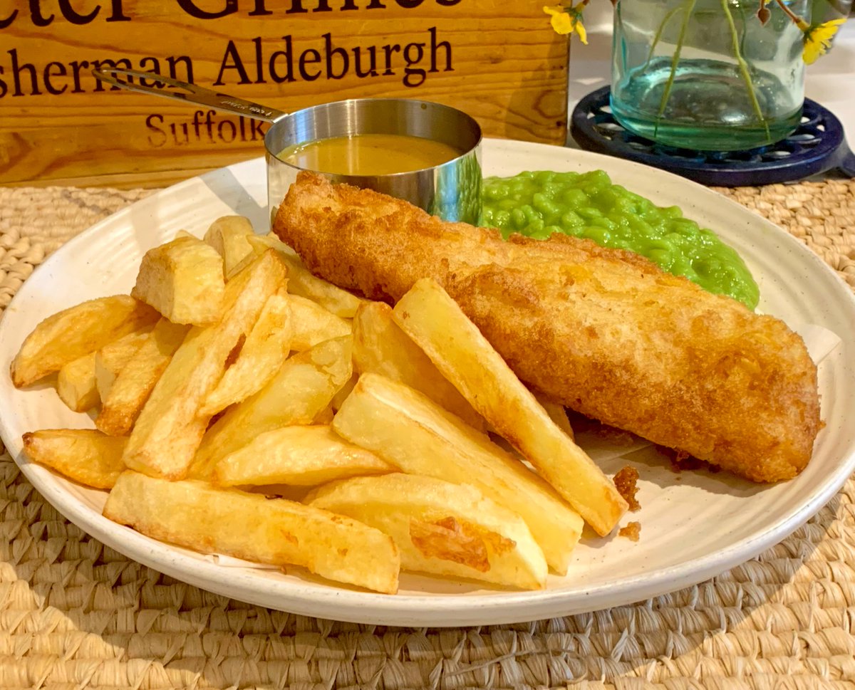 Jessrocksโค๏ธ๐ฌ๐ง (@jessrocks71) on Twitter photo Tonightโs tea๐ฅ: Beer battered haddock (M&S 2 x ยฃ6.25) with homemade chippy chips, mushy peas and curry sauceโค๏ธxxx Tonightโs tea๐ฅ: Beer battered haddock (M&S 2 x ยฃ6.25) with homemade chippy chips, mushy peas and curry sauceโค๏ธxxx