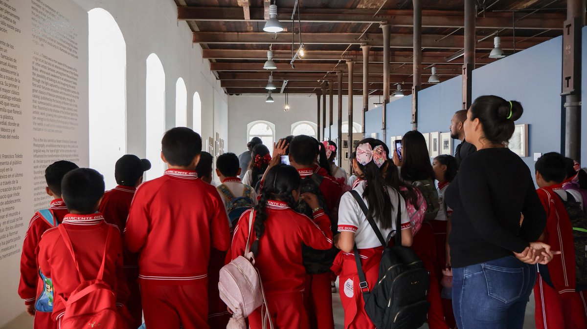 ¡Este regreso a clases visita el CaSa! 🎒

Solicita una visita guiada para tu escuela o grupo. Te invitamos a recorrer nuestras instalaciones y conocer la exposición “Lu’ Biaani: Francisco Toledo y la fotografía”.