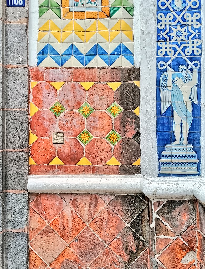 priesca1's tweet photo. Emblemática fachada de iglesia de Ntra.Sra. de Guadalupe en #Puebla exhibe fastuoso trabajo de #azulejos #talavera.  Al menos el hermoso arco, es de ppios S.XX, de autoria de Isauro Uriarte.
#Puebla #Mexico https://t.co/GQkbF9ad1b