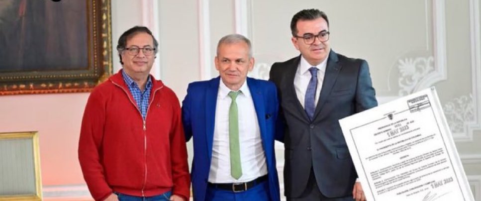 “Por favor paguen los impuestos…”