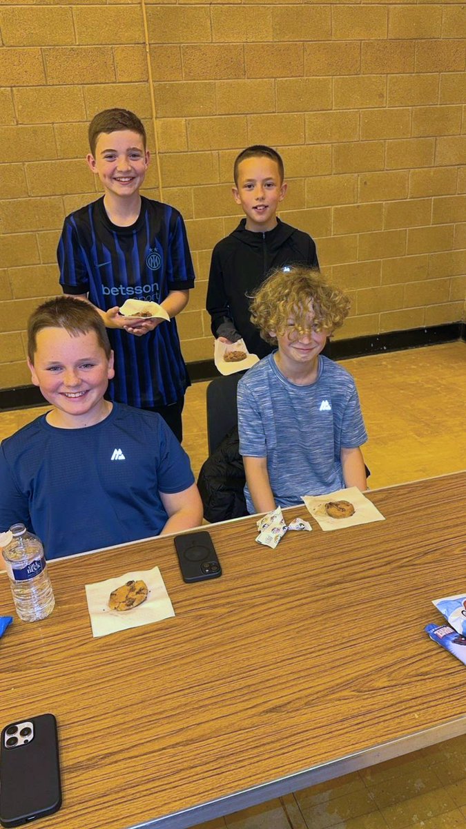 TerminalOneYC's tweet image. Cupcakes and cookies at our Coatshill Youth Club. 🧁🍪 Delicious! 😋